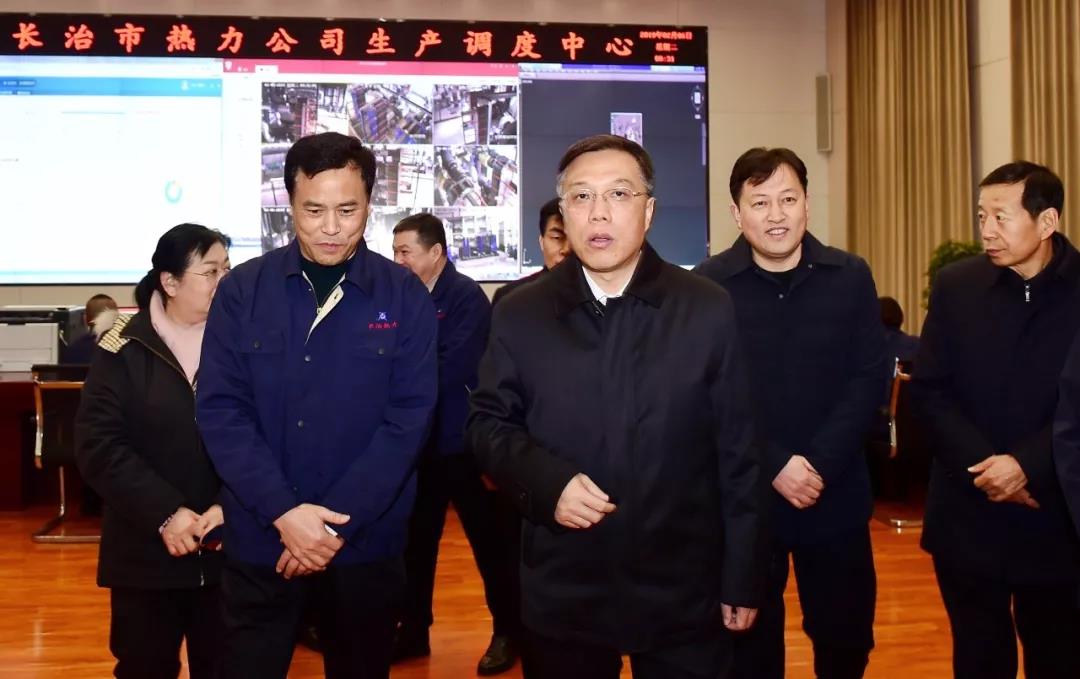 市委副書(shū)記、市長(zhǎng)楊勤榮一行走進(jìn)供熱公司，親切看望春節(jié)期間堅(jiān)守崗位的供熱職工，向他們致以新春的祝福和誠(chéng)摯謝意。